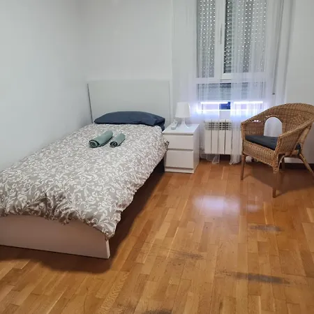 Appartamento En El Barrio De La Universidad *